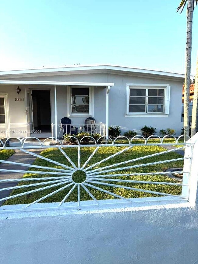 Foto del edificio - 6339 SW 32nd St