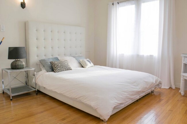 Foto del edificio - Curson Ave Apartments By The Grove