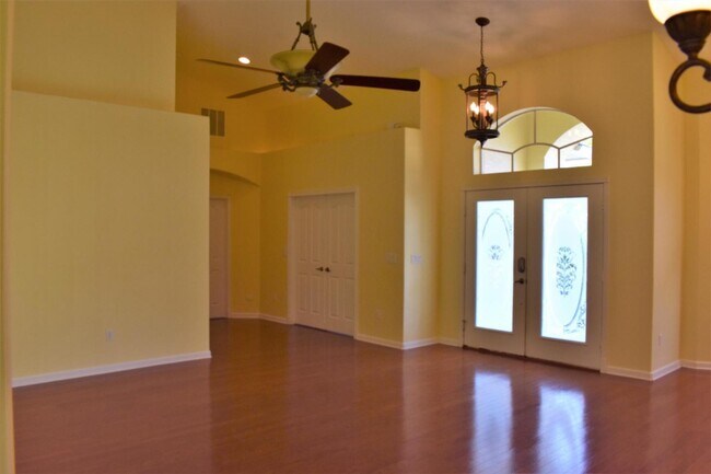 Building Photo - 5802 NW Fall Flower Ct