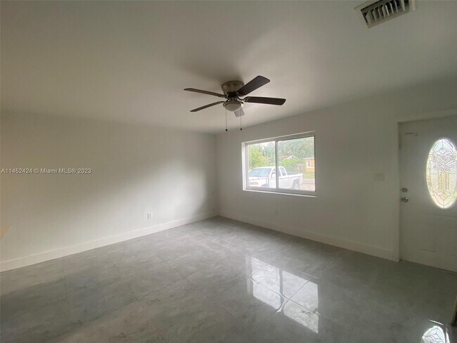 Building Photo - 9244 Broad Manor Rd