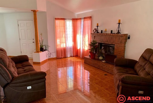 Building Photo - 3 Bedroom | 2 Bathroom — Bakersfield, CA 93313