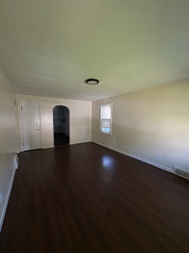 Foto del edificio - 1014 Roslyn Ave SW