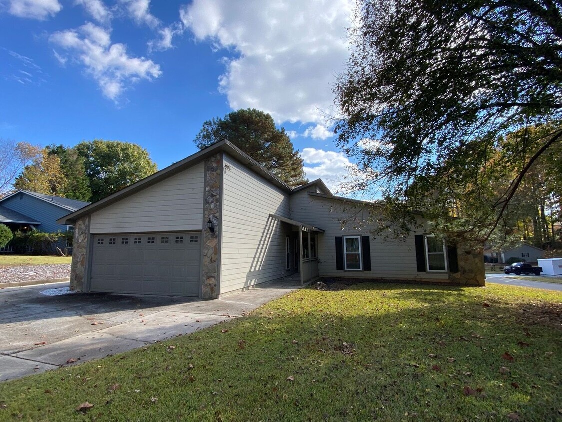 Foto principal - Newly renovated, Ranch home in Peachtree C...