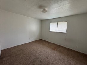 Building Photo - 3213 Hirschfield Rd