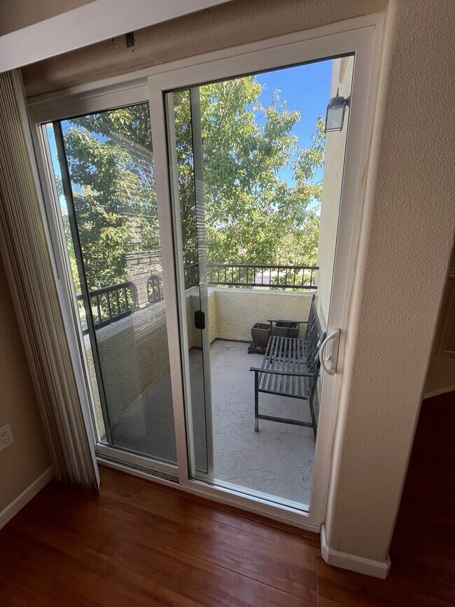 Building Photo - Beautiful Gated 2BR/2BA condo + loft and p...