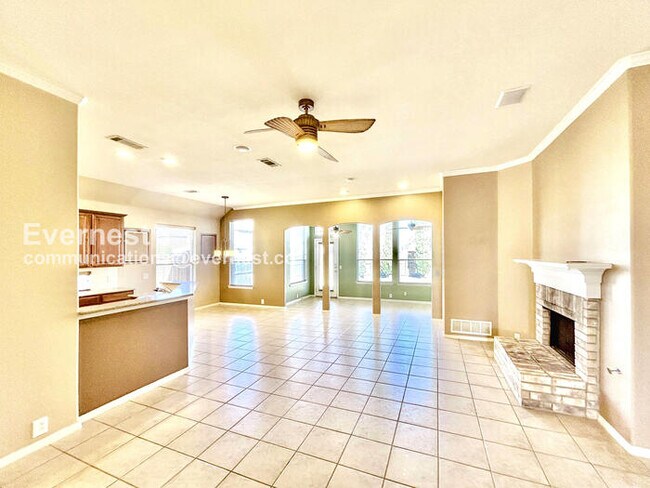 Building Photo - 2840 S Serrano