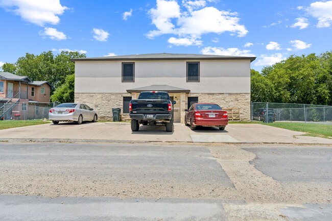 Charming 3-Bedroom Townhome in a Great Loc... - Charming 3-Bedroom Townhome in a Great Loc...