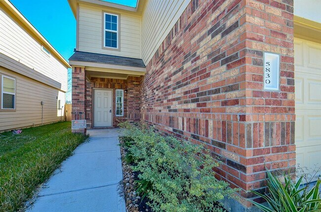 Building Photo - 5830 Adelaide River Dr
