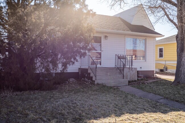 Building Photo - 3323 Alexander Ave