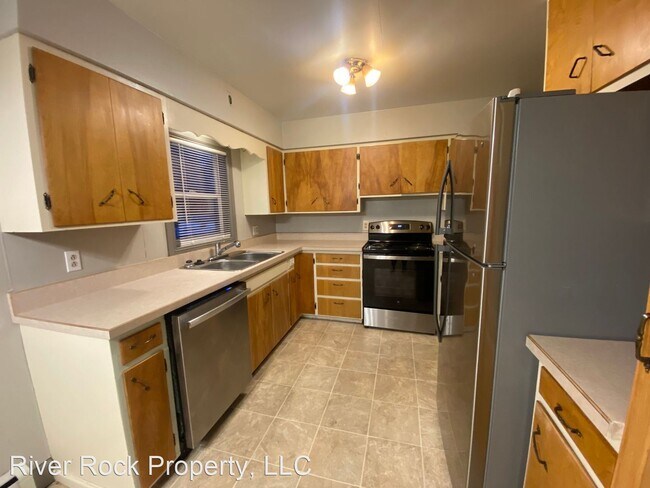 Building Photo - 3 br, 1.5 bath House - 708 Elm Street