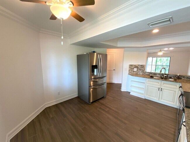 Foto del edificio - ** REGENCY WOODS ** 3 BED / 2 BATH - CONDO...