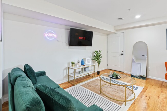 Foto del edificio - 549 S Orange Ave