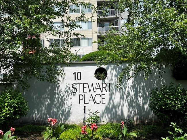 Building Photo - 10 Stewart Pl