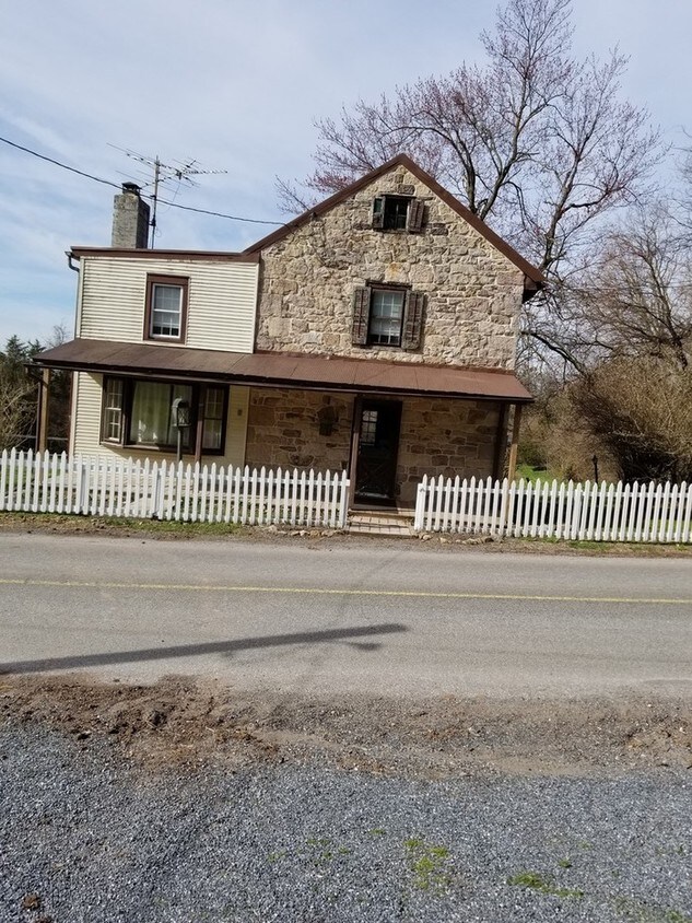 Primary Photo - 1798 Spring Hollow Rd