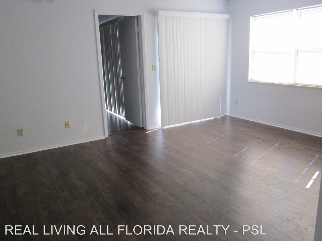 Building Photo - 1506 SE Royal Green Cir
