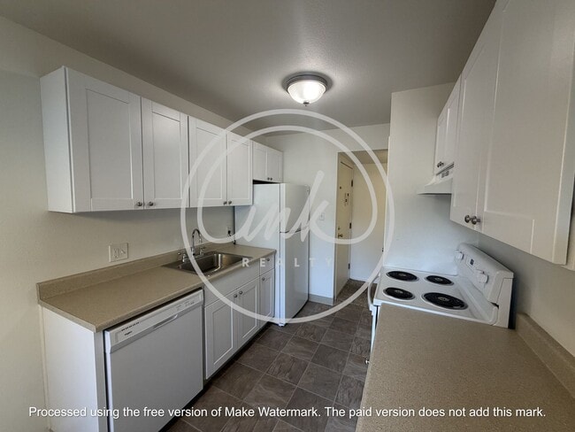Building Photo - Cute Condo