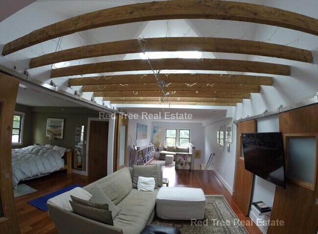 Building Photo - 157 Babcock St