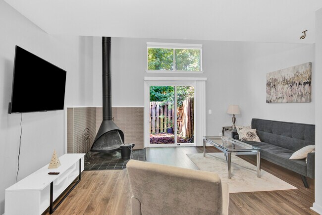 Foto del edificio - 3356 Heathstead Pl