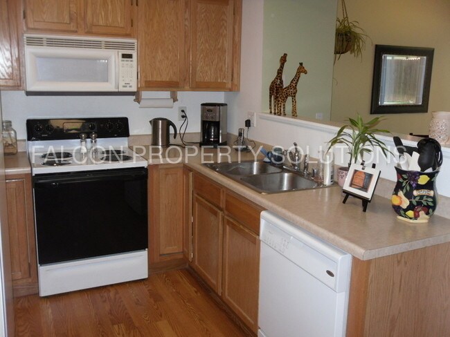 Building Photo - 718 Mediterranean Pt