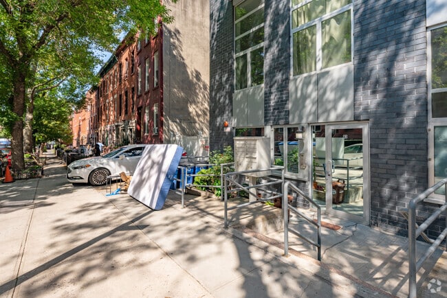 Building Photo - 93 Waverly Ave