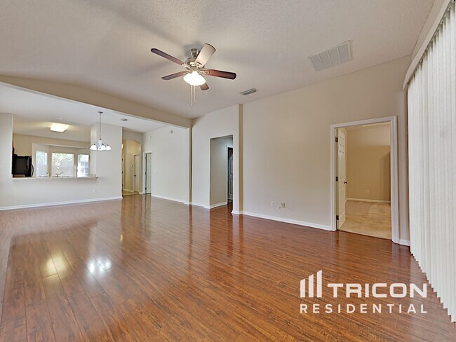 Foto del edificio - 4351 Campus Hills Cir