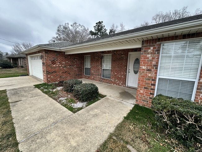 Building Photo - 6202 Fagan Cir