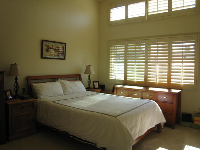 Building Photo - 4275 Las Virgenes Rd