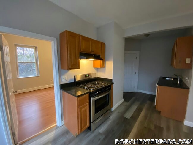 Building Photo - 96 Woodledge St