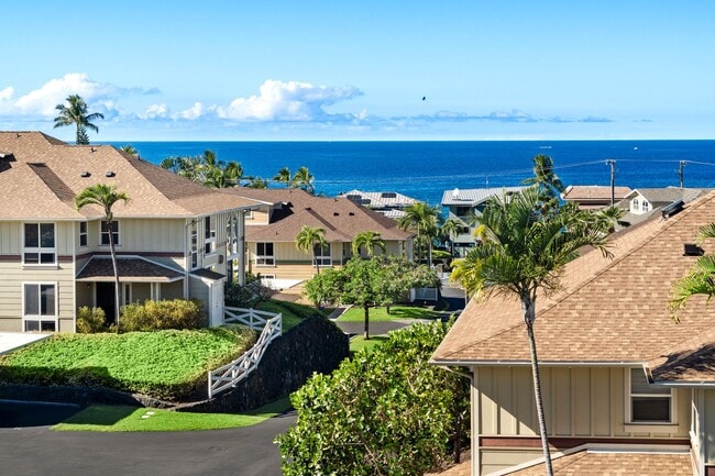Building Photo - Stunning 3 Bed 3 Bath split level condo. F...