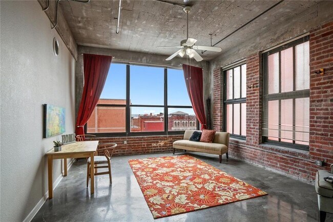 Foto del edificio - 308 W 8th St