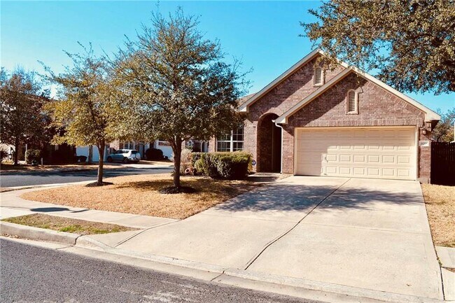 Building Photo - 600 Spanish Oak Terrace