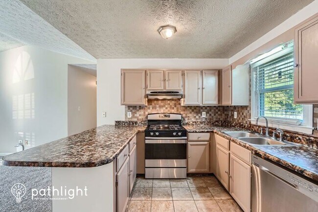 Foto del edificio - 383 Brownsville Rd