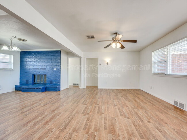 Building Photo - 611 Garth Brooks Blvd