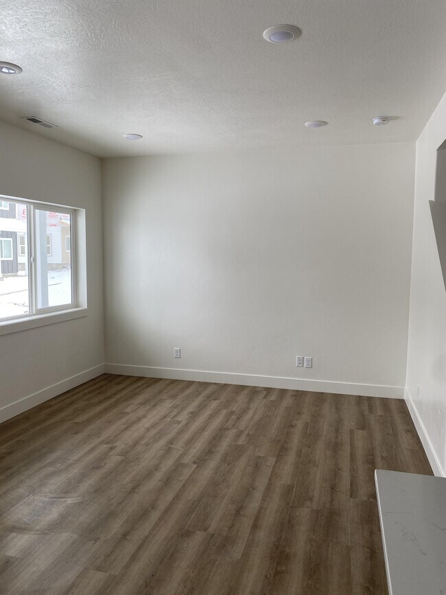 Building Photo - 51 W 440