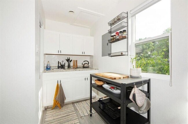 Foto del edificio - 7817 Easton St