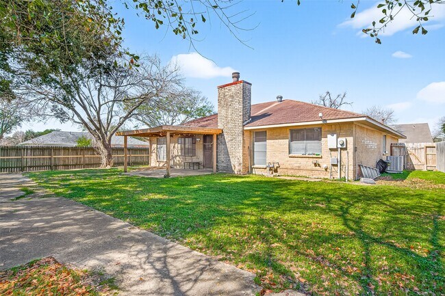 Building Photo - 927 Comstock Springs Dr