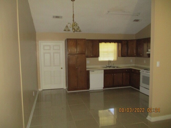 Building Photo - Augusta Court, 120-B