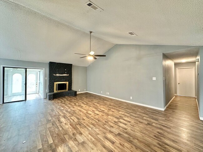 Foto del edificio - Viewable Now!