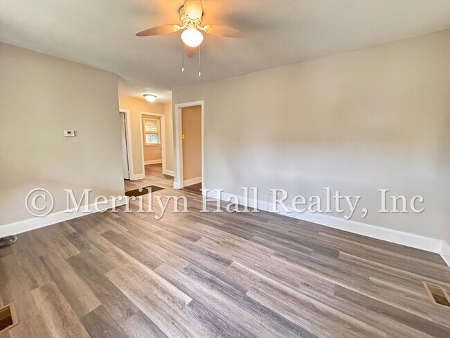 Foto del edificio - Freshly Updated 2BR Bungalow | New LVP Floors | Fenced Yard | Quiet Street
