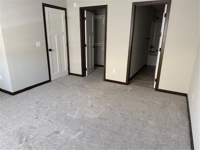 Building Photo - 614 Dillon Ave N