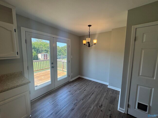 Foto del edificio - 10020 Strong Dr SE