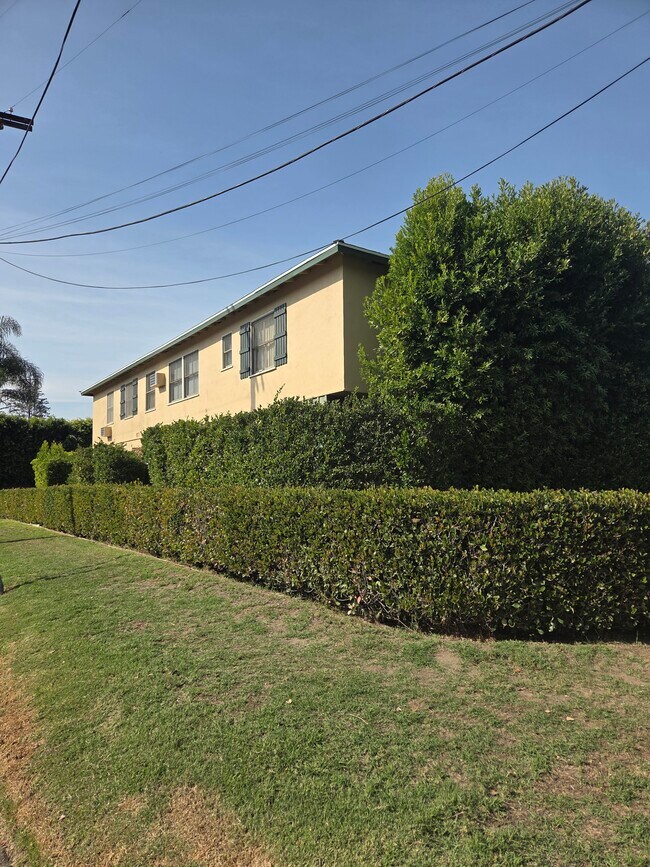 Foto del edificio - 5005 Whitsett Ave