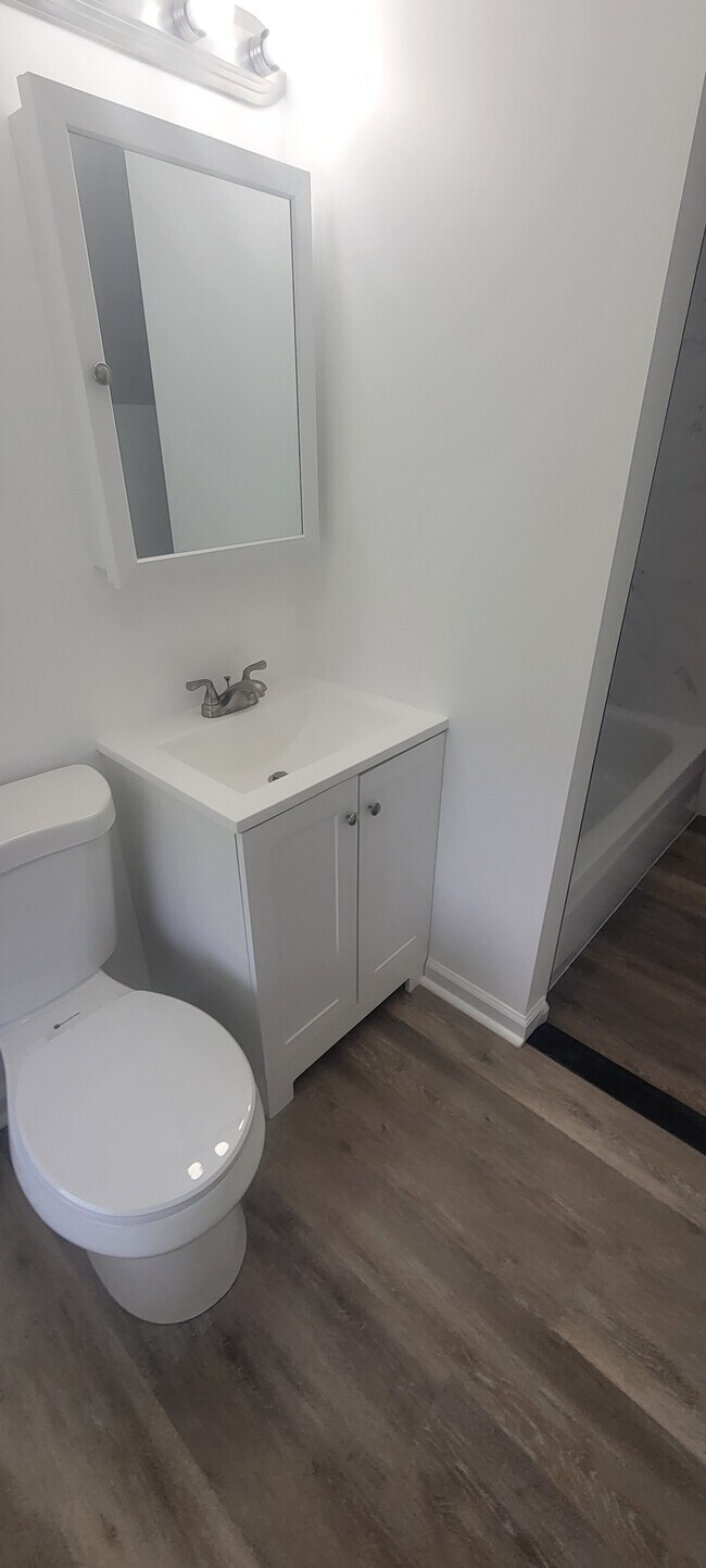 Foto del edificio - 11013B Coffman Ave