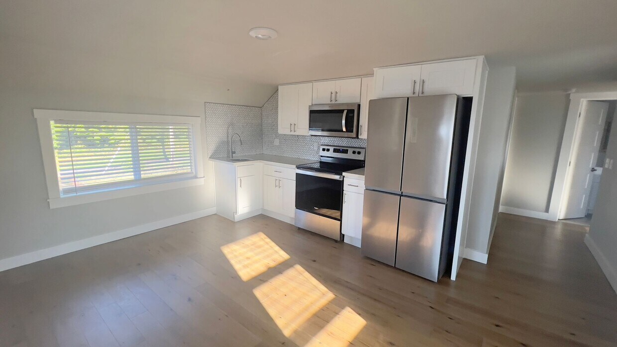Foto principal - 669 W. Marine Dr. 1-3 ~ Stewardship Homes/...