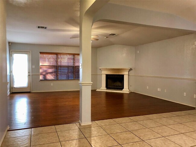 Foto del edificio - 8117 Osborne Dr