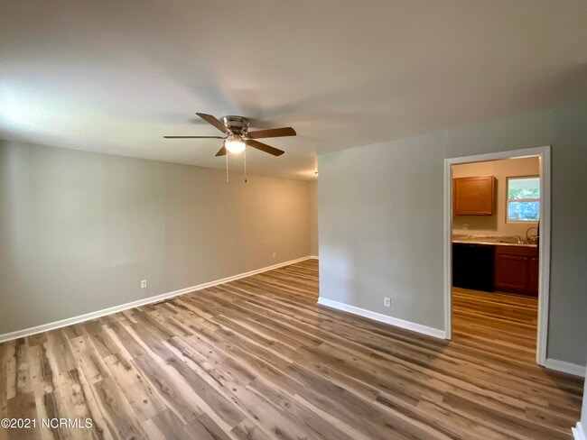Building Photo - 504 Oak Ln