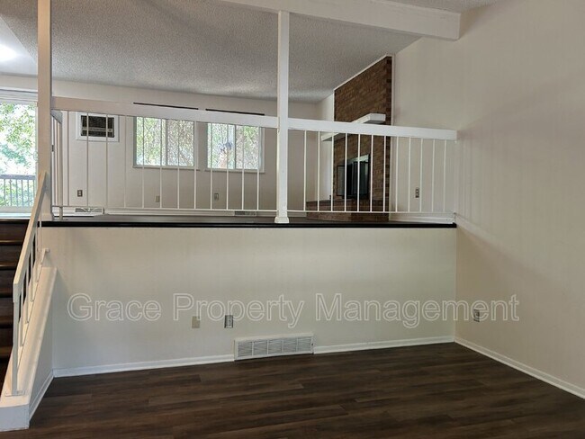 Building Photo - 10860 Stuart Cir
