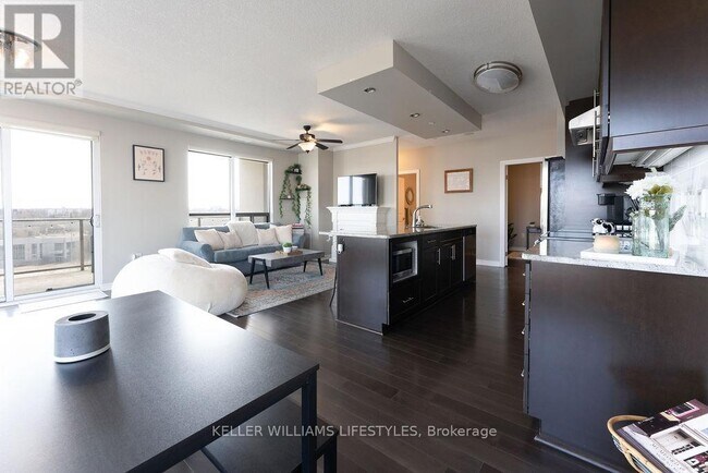 Photo du bâtiment - 330-330 Ridout St S