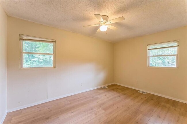 Building Photo - 8399 Attleboro Dr