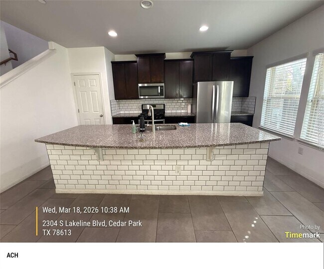 Foto del edificio - 2304 S Lakeline Blvd